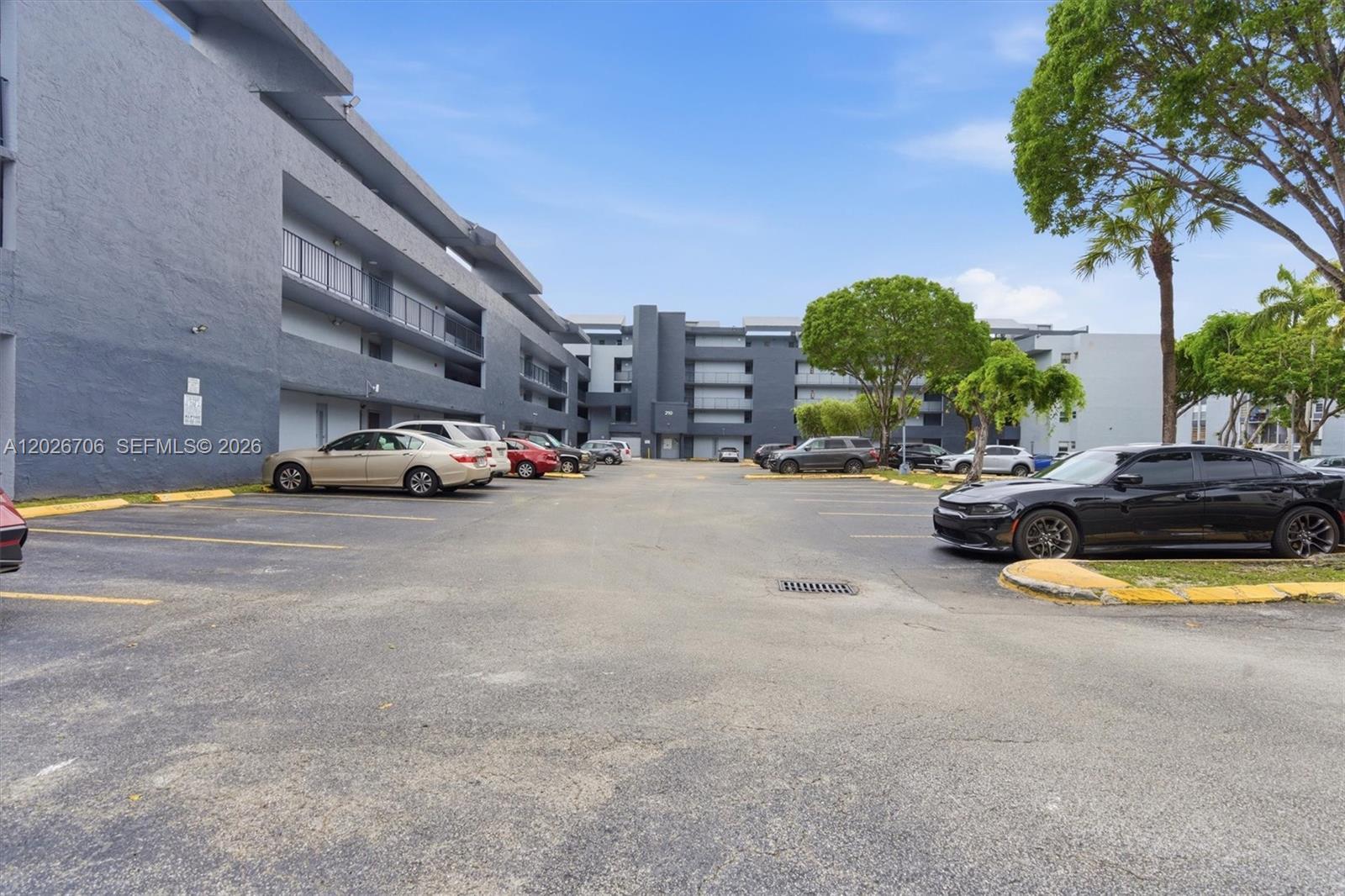 Building Photo - 210 Fontainebleau Blvd