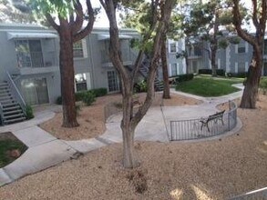 Building Photo - Ground Floor Condominium minutes to UNLV/2 Bed/2 Bath
