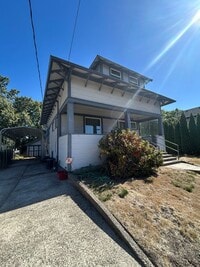 Building Photo - Historic 3 Bedroom, 1.5 Bath Home in Downt...