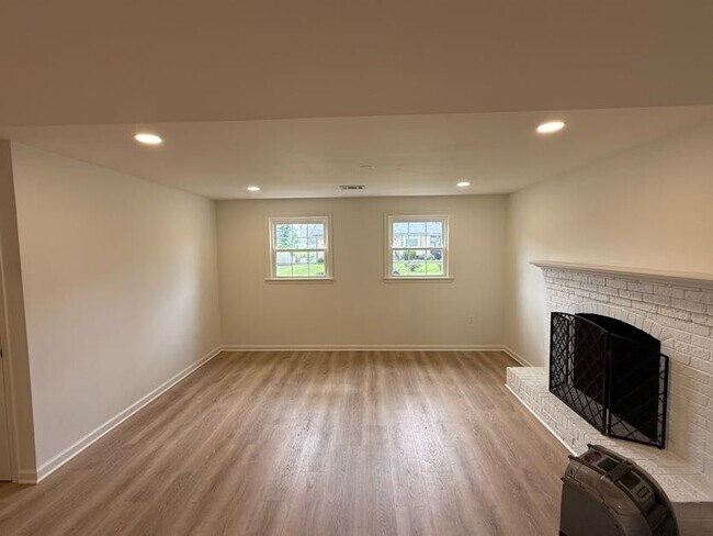 Building Photo - 9706 Glen Way
