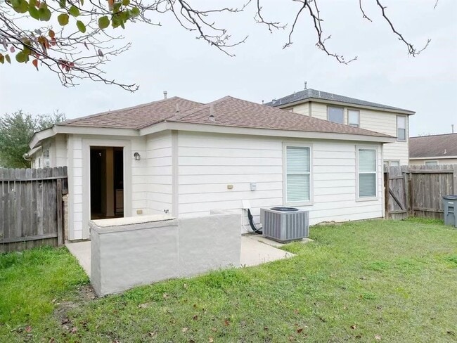 Building Photo - 20707 Fair Castle Dr