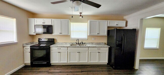 Building Photo - 15500 FM1725