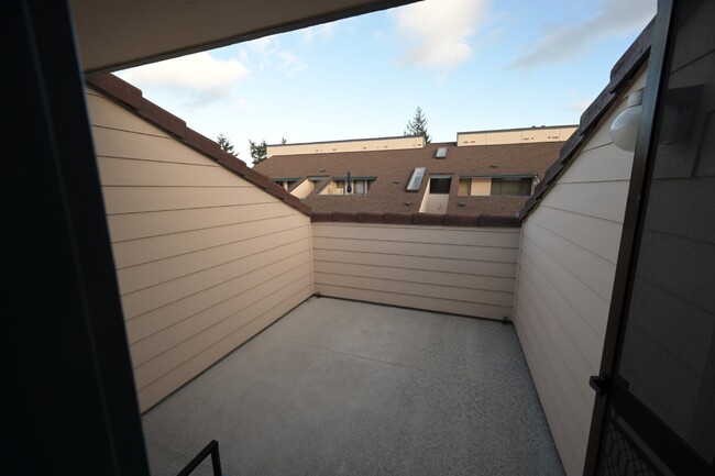 Building Photo - 2 bed 2.5 bath condo in the heart of Sequim!