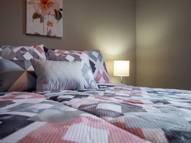 Building Photo - 1415 W 57th St