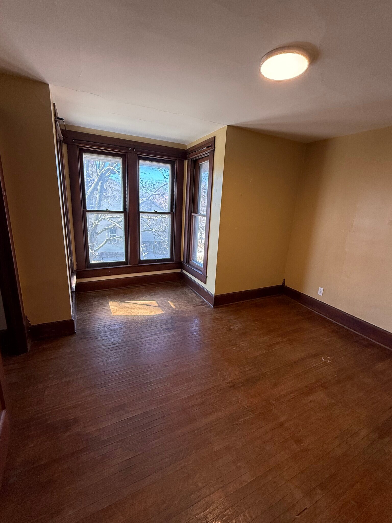 Building Photo - 315 N 10th St