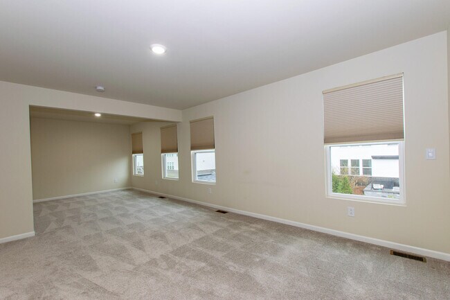 Building Photo - 717 Risdon Trail S