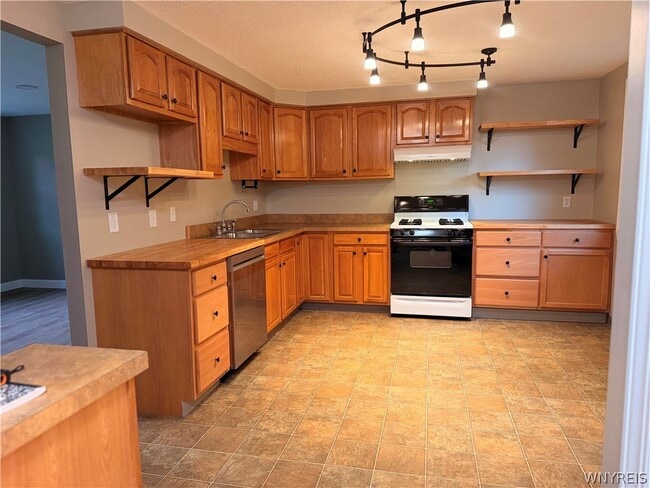 Building Photo - 4890 Bussendorfer Rd