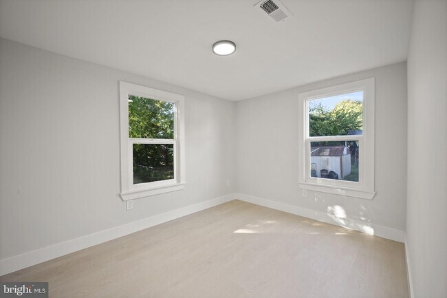 Building Photo - 821 S Woodlynn Rd