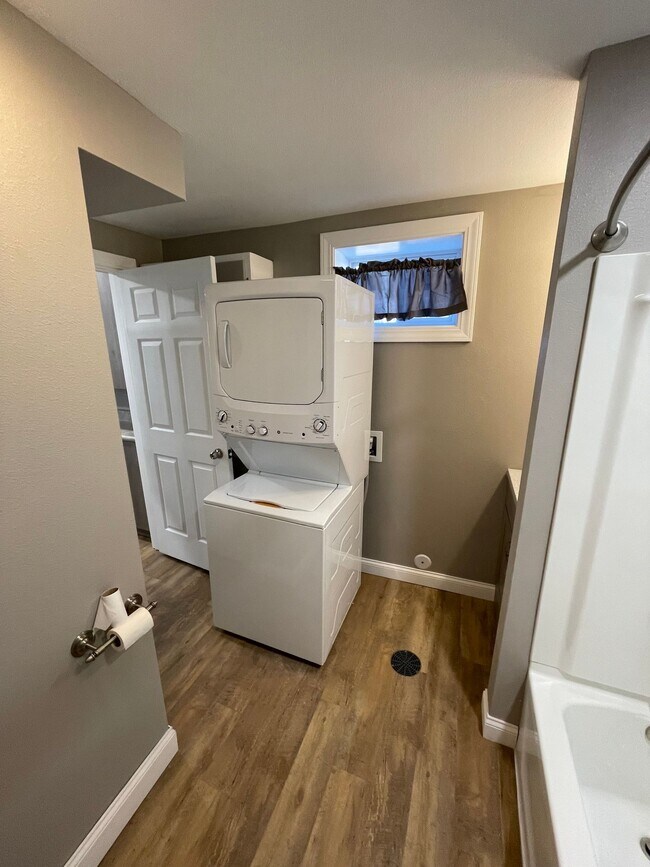 Building Photo - 205 8th Ave NW