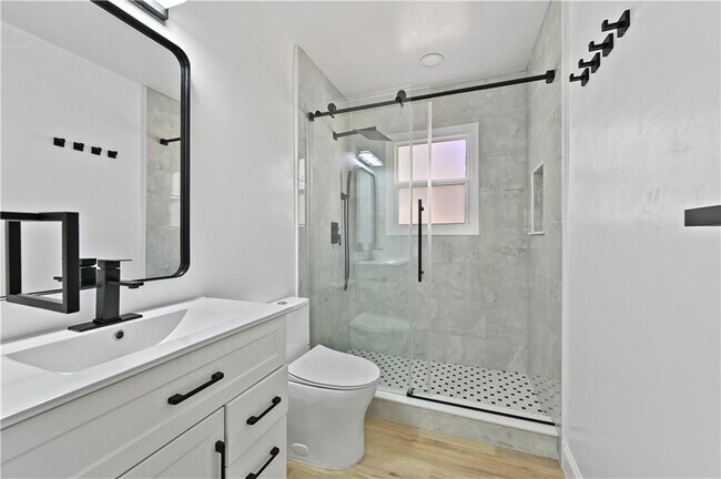 Building Photo - 1728 Wayland Cir NE