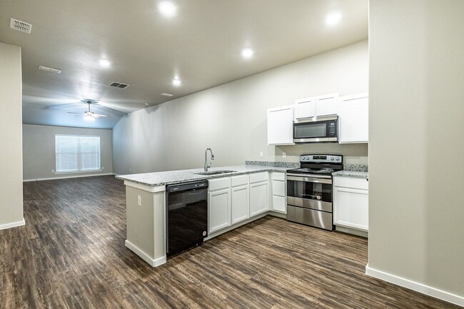 Building Photo - Beautiful 3 bed 2 bath!