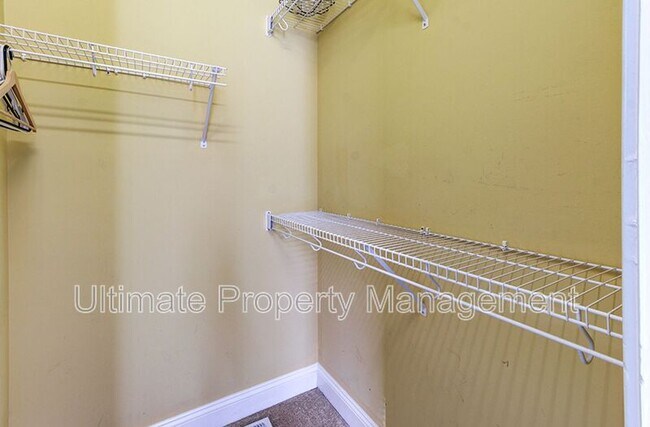 Building Photo - 618 S 3rd St