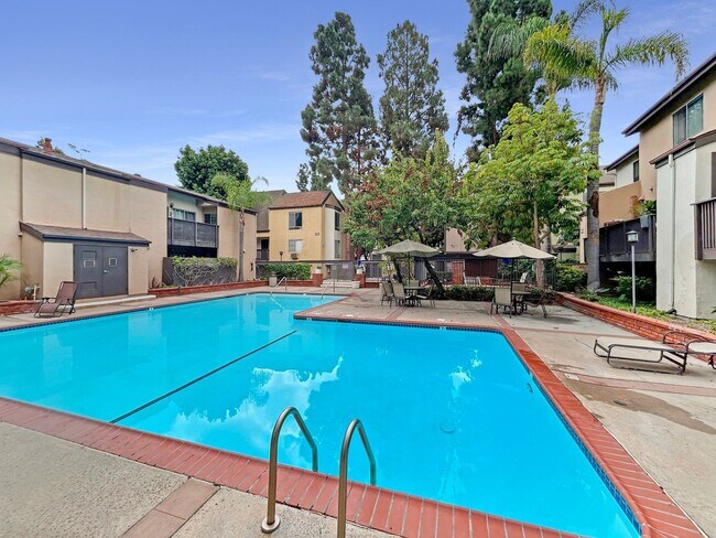 Building Photo - Beautiful 1BD/1BA W/ Reserved Parking in M...