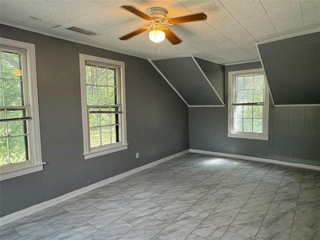 Building Photo - 208 N Elm St