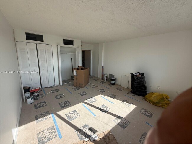 Building Photo - 6930 Miami Gardens Dr