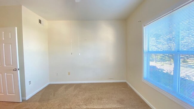 Building Photo - 2 Bed 2 Bath 2nd Floor Condo (Palms of Cortez)