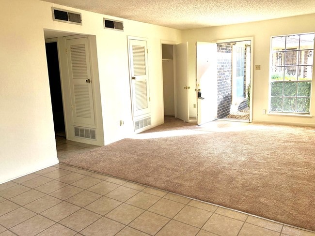 Building Photo - 7136 Orizaba Ave