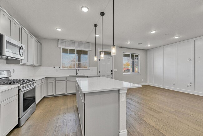 Building Photo - Former Model Home - Superb townhome in great location!