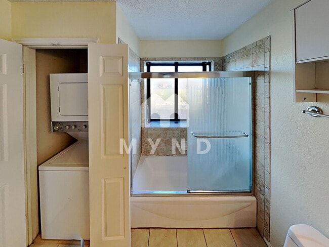 Building Photo - 4800 W Lovers Ln Apt 518