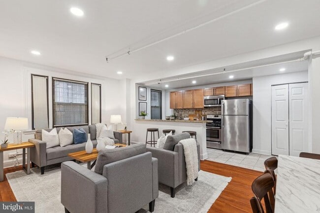 Building Photo - 2031 Locust St