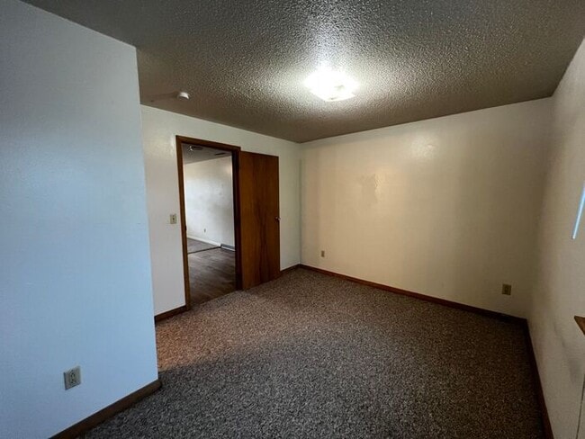 Building Photo - $795 | 1 Bedroom, 1 Bathroom Apartment | Cat Friendly* | Sublease* | Available for February 6th, ...