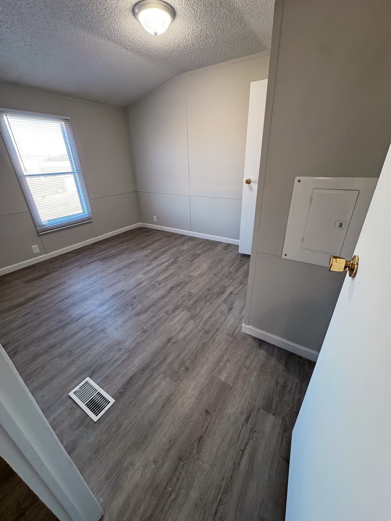 Building Photo - 2552 Smith Ave