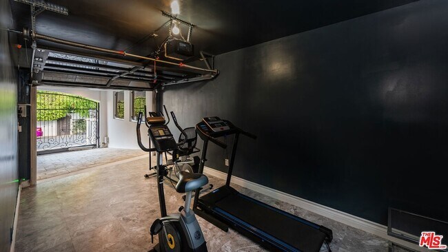 Building Photo - 1455 Robmar Dr