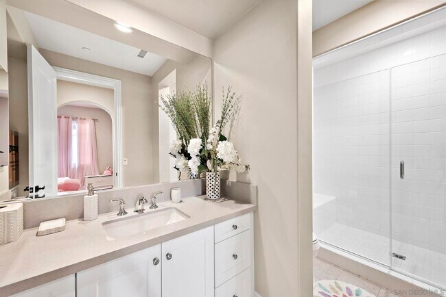 Building Photo - 14748 Valle Del Sur Ct