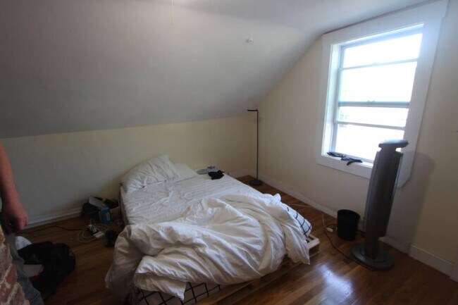 Building Photo - 3.0 bedroom in Cambridge Massachusetts 02139