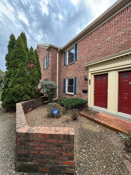 Building Photo - 5015 Hampton Ct
