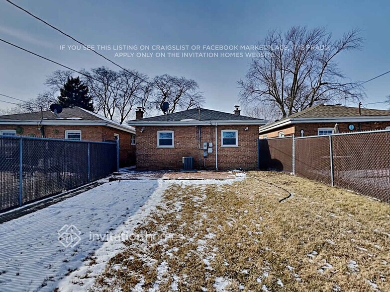 Building Photo - 4535 Cracow Ave