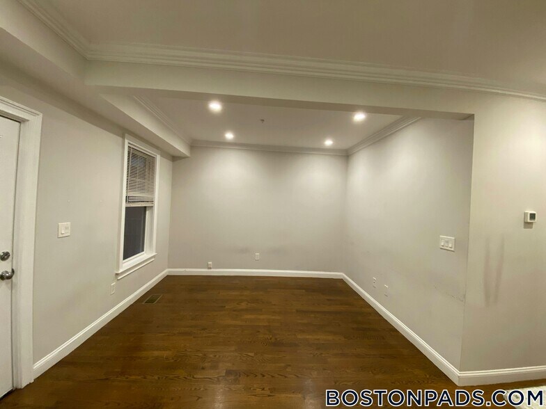 Building Photo - 75 Morris St