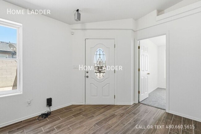 Building Photo - 10452 W Arivaca Dr