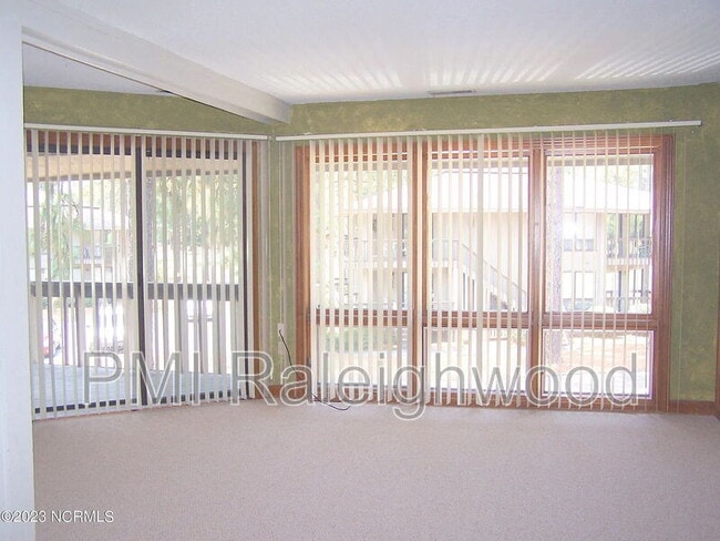 Building Photo - 220 Foxkroft Dr