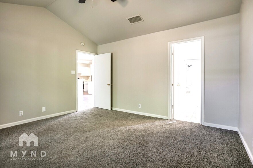 Building Photo - 6204 Duchess Dr