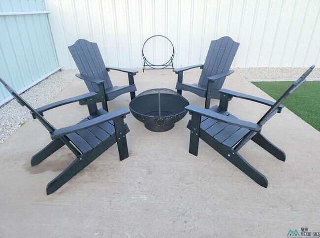 Building Photo - 510 W Dallas Ave