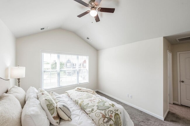 Building Photo - 342 Manor Row