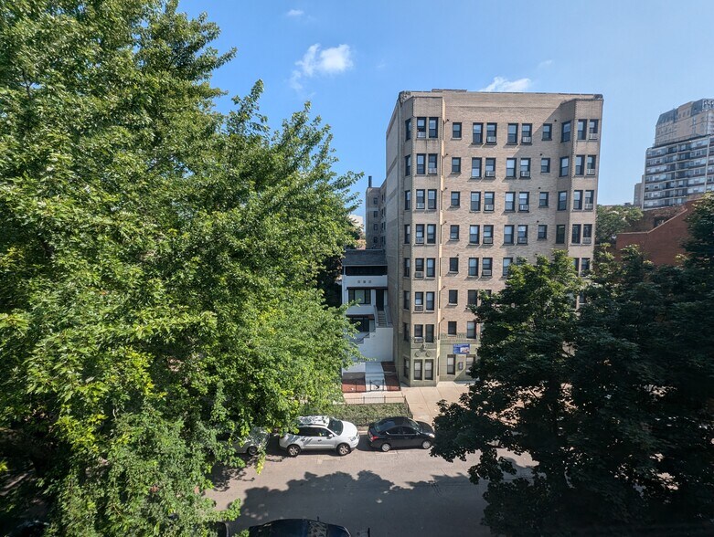 Building Photo - 557 W Arlington Pl