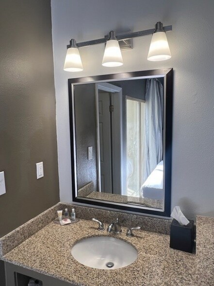 Building Photo - 5600 Bluebonnet Blvd