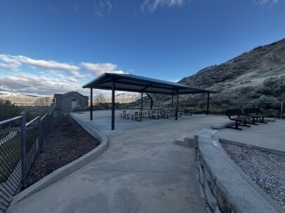 Building Photo - Beautiful Townhomes