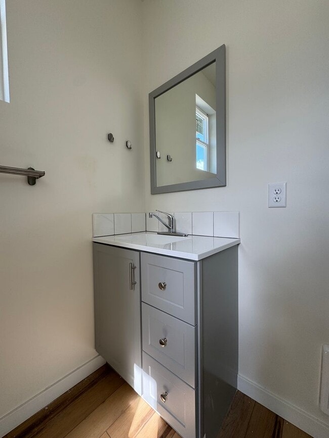 Building Photo - Bright 3BR/3BA with Soaring Ceilings & Lar...