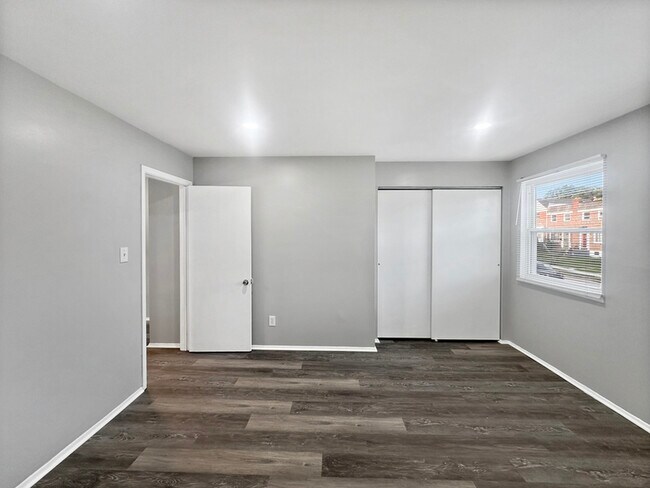 Building Photo - 4344 Roberton Ave
