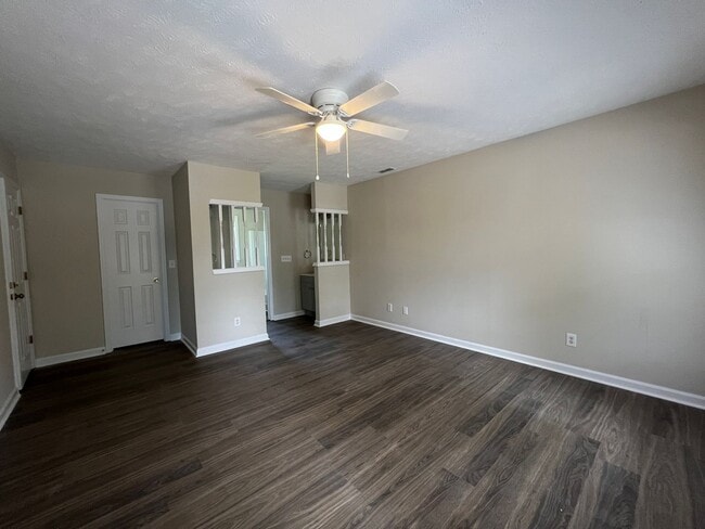 Building Photo - Charming 3 Bed 2.5 Bath Home in Beaver Run