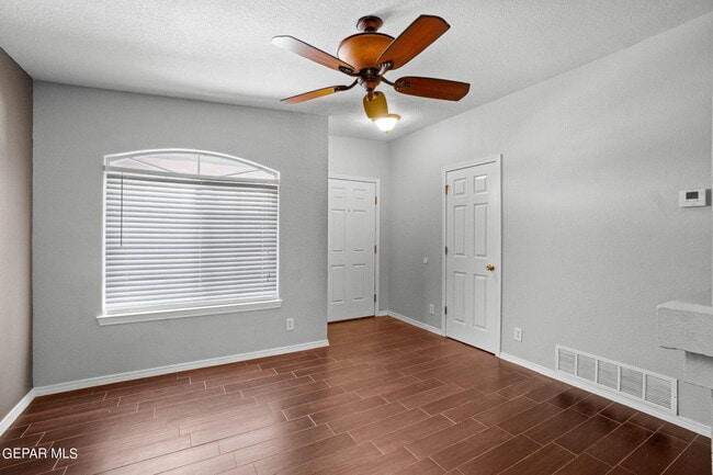 Building Photo - 4081 Tierra Bronce Dr