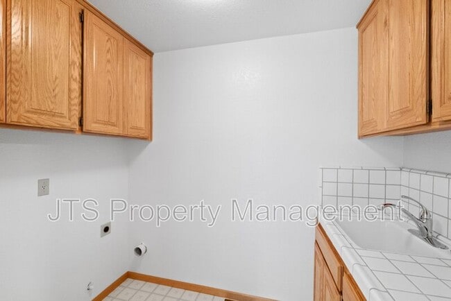 Building Photo - 7723 River Landing Dr