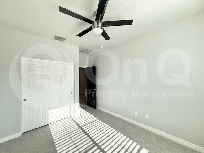 Building Photo - 35231 N Braeden Dr