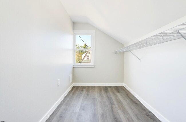 Building Photo - 137 Collins Ave
