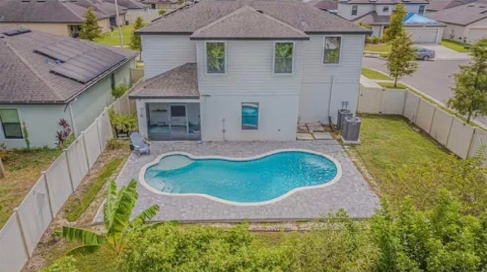 Private pool - 1118 Wynnmere Walk Ave