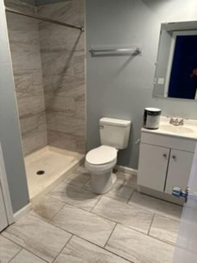 Building Photo - Beautiful 3 Bedroom 2 Bath Duplex!