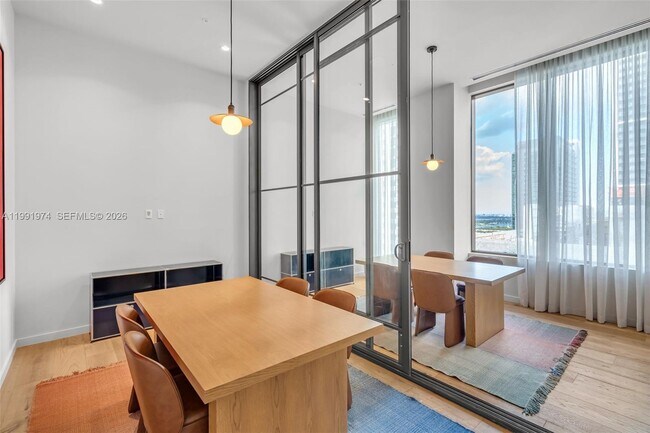 Building Photo - 11 NE 6th St